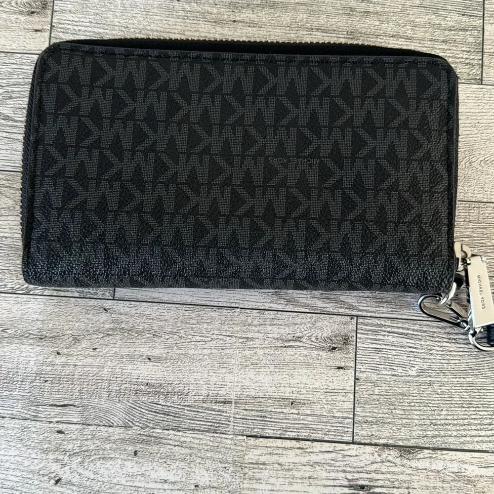 Michael Kors Black Wallet EUC